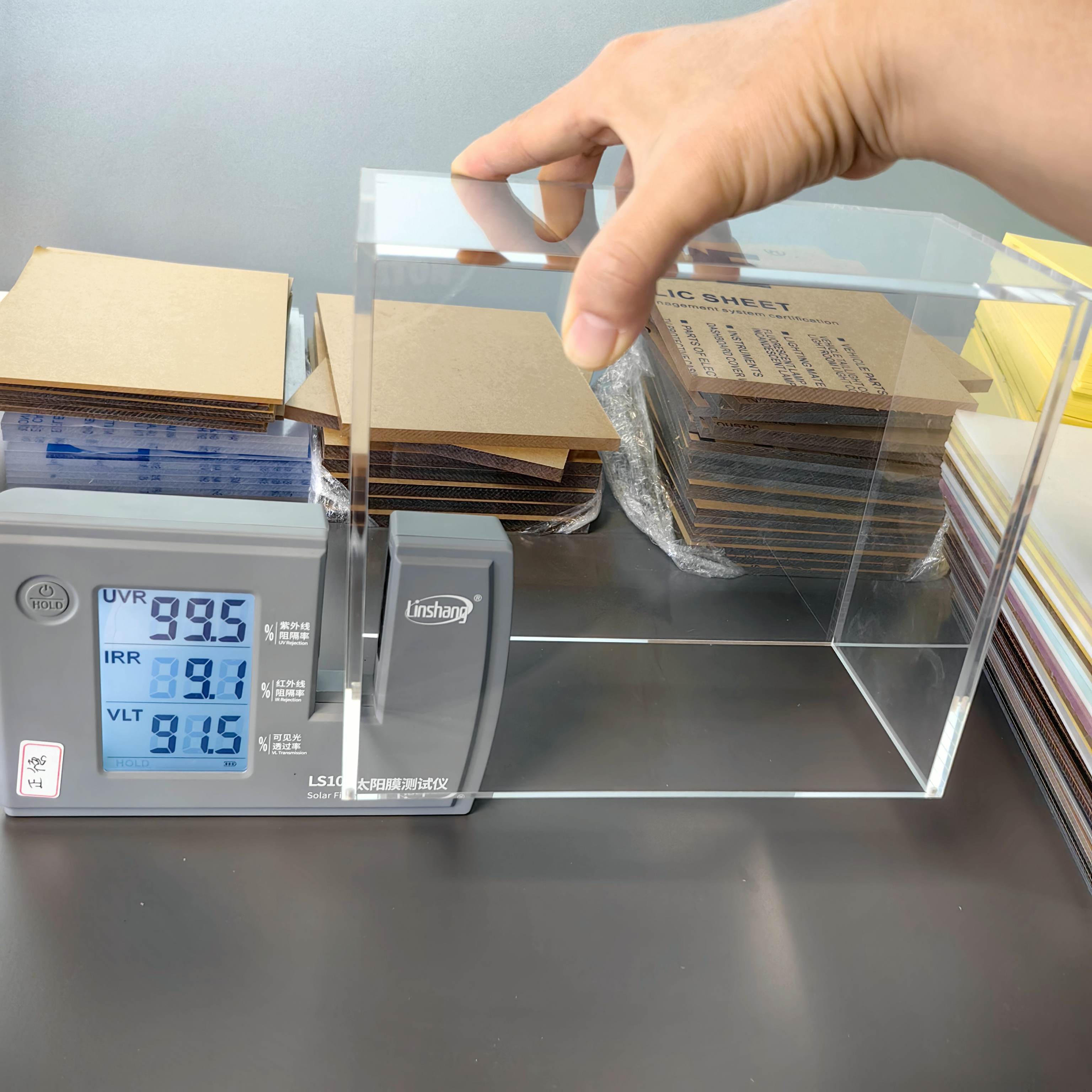 حافظة أكريليك حديثة مغناطيسية  - مراجعة Display Case Acrylic وسعره
